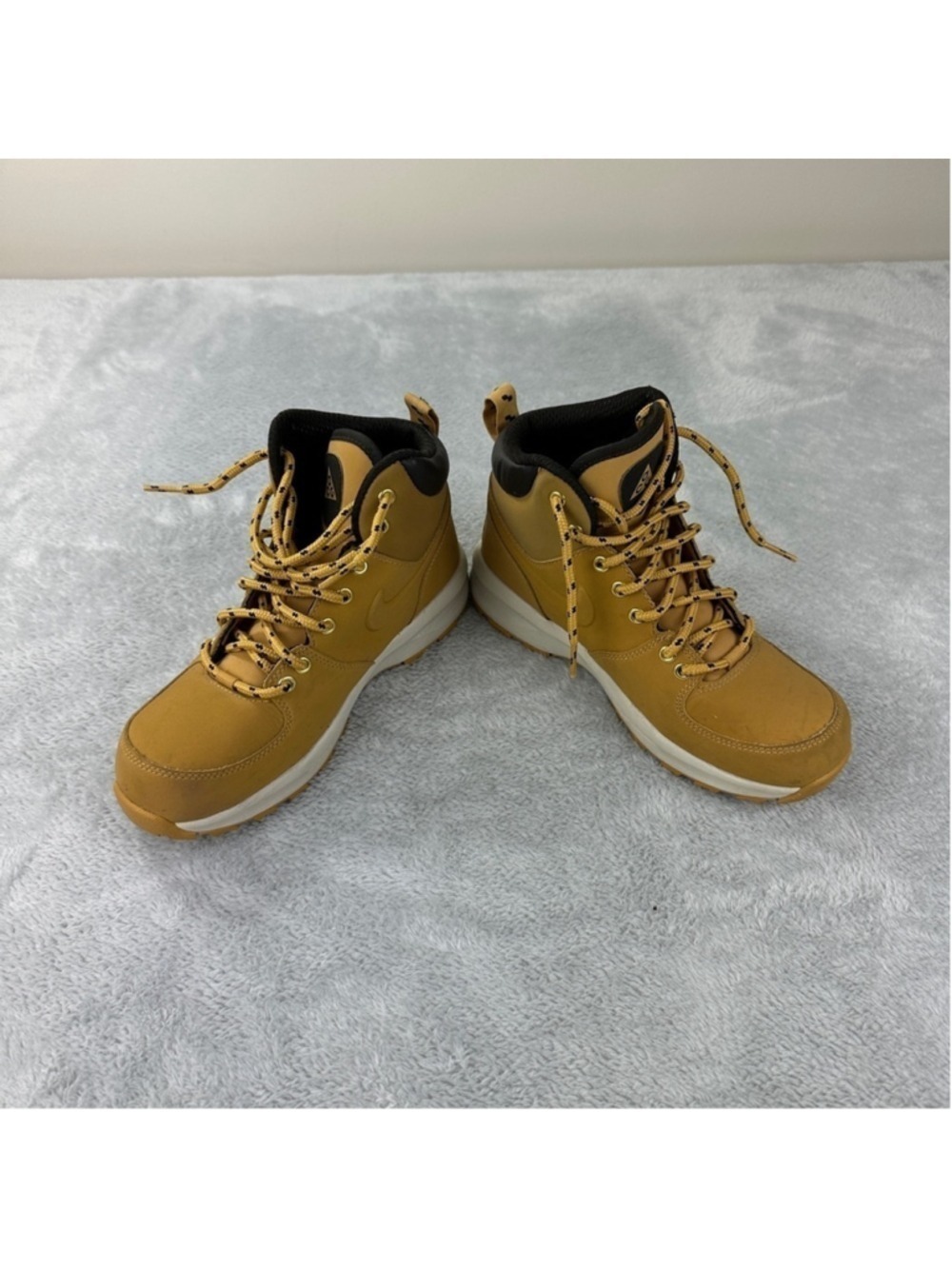 Nike ACG Manoa Leather Boots Haystack Size 4.5Y - Picture 8 of 13